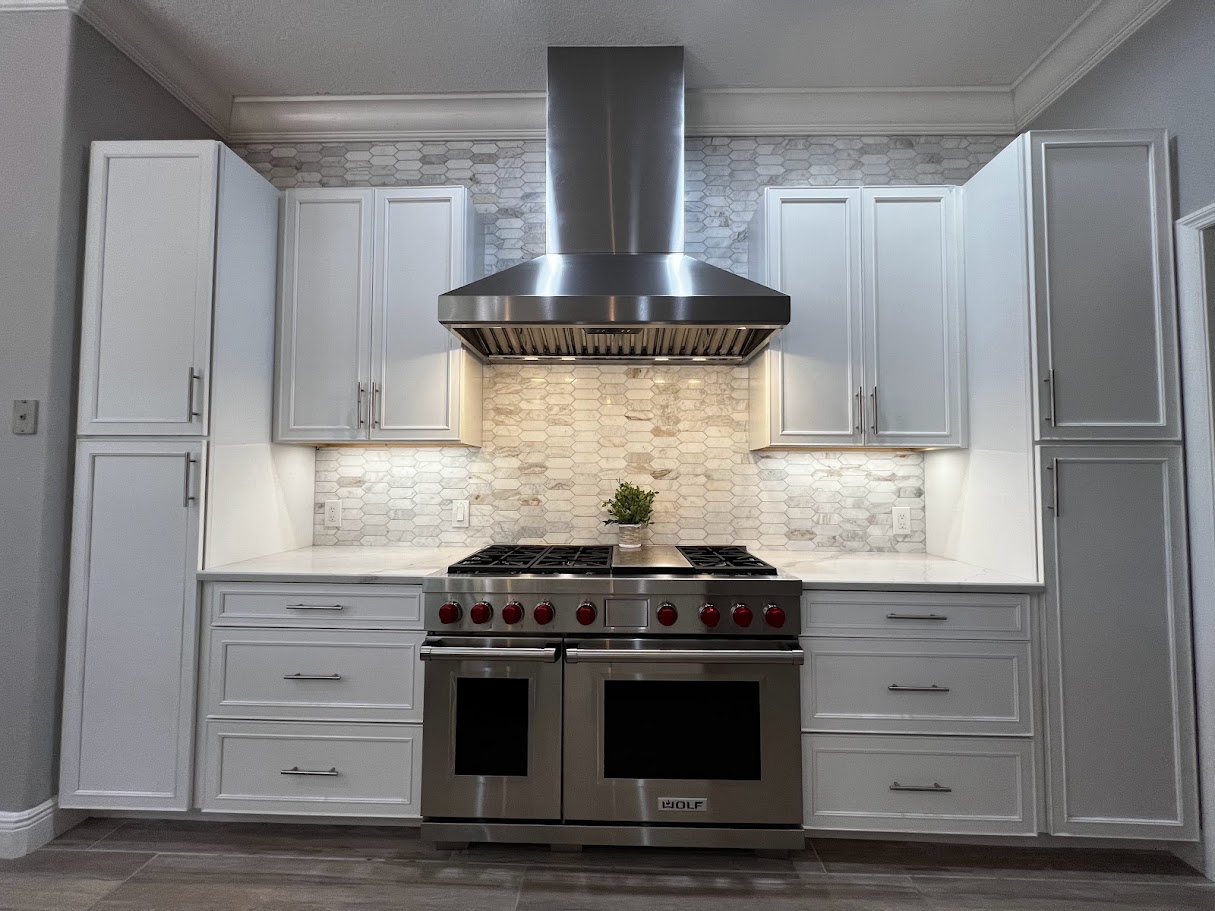 Kitchen Range & Backsplash